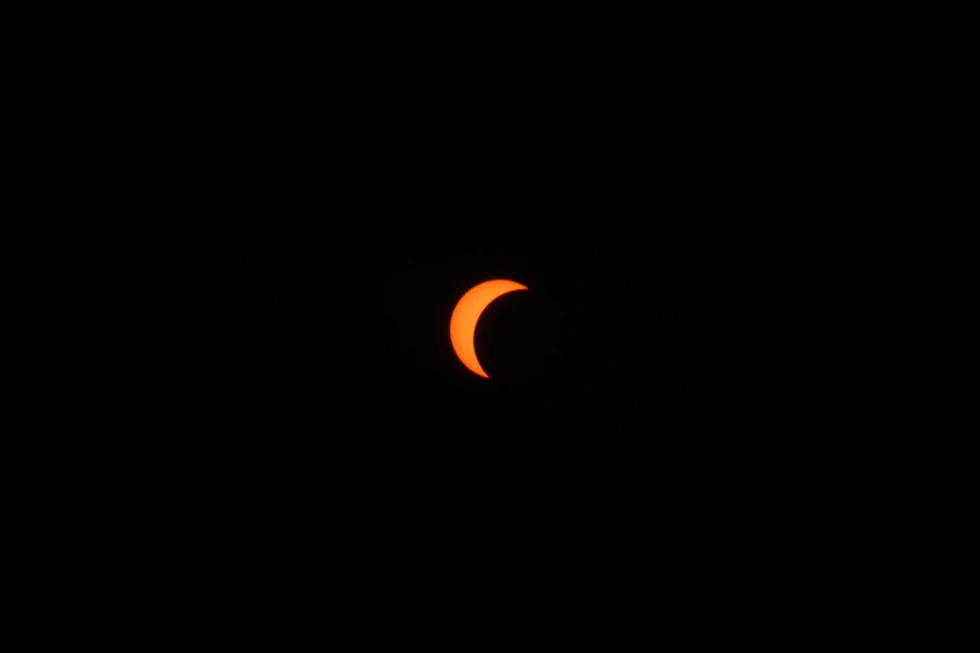L’éclipse partielle observée depuis le parking d’un Lidl