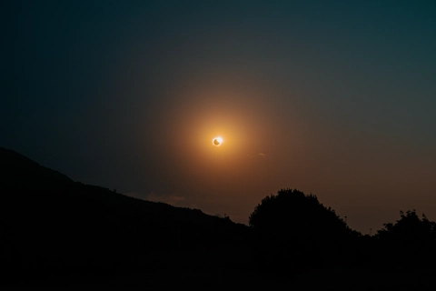 Le retour de la lumière après l’éclipse totale du 12 août 2026