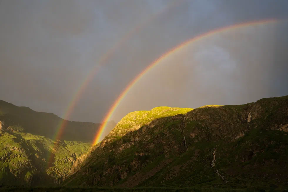 Double arc en ciel après l’orage