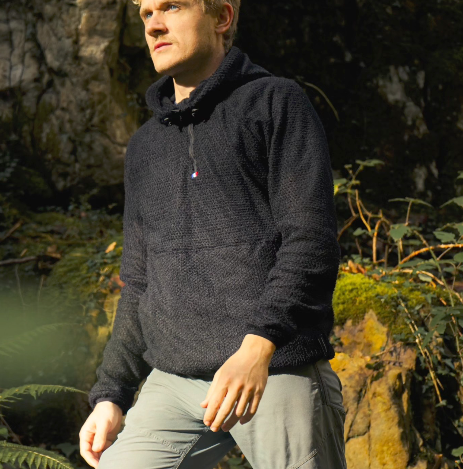 Pull Alpha French Light Outdoor porté en extérieur
