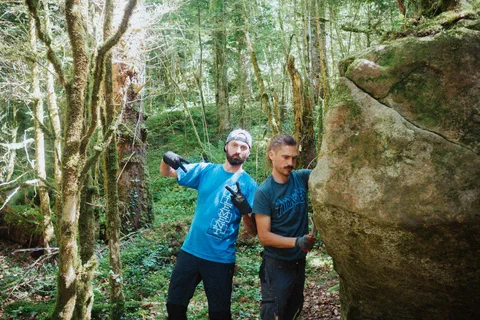 Grimpe entre copains dans les Pyrenees