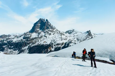 Sommet du Pic du Midi d&rsquo;Ossau vu depuis la vallée d&rsquo;Ossau, ambiance outdoor dans les Pyrénées, photo réalisée par Mathieu Odin