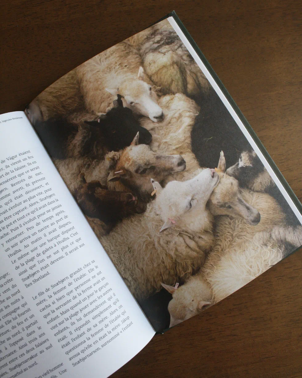 Double page du livre Sagnir, légendes féroïennes