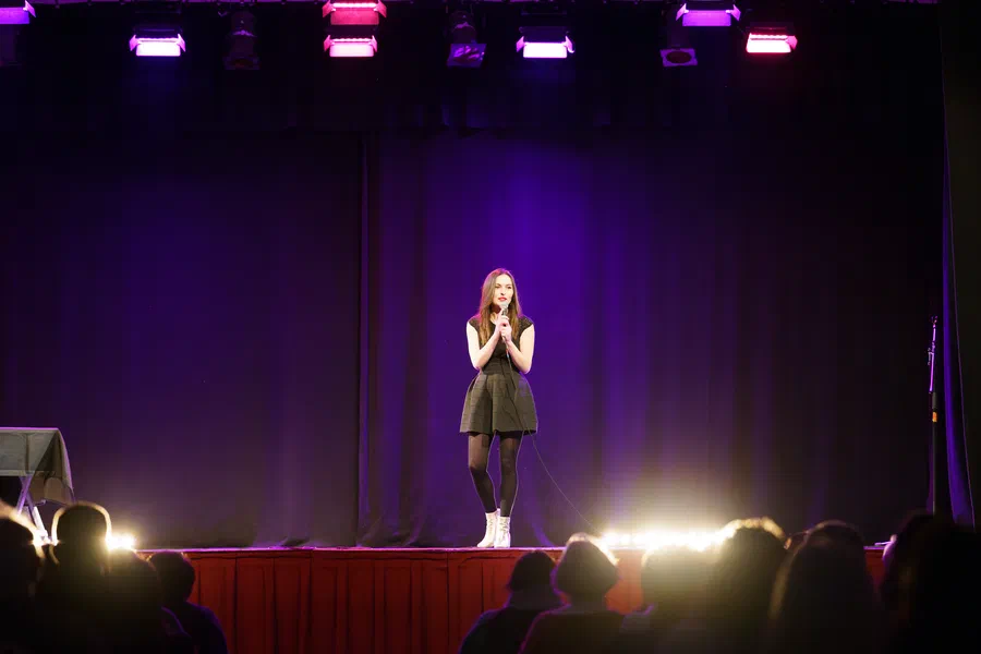 Projet Sarah Anna La Humoriste Spectacle - photo 16
