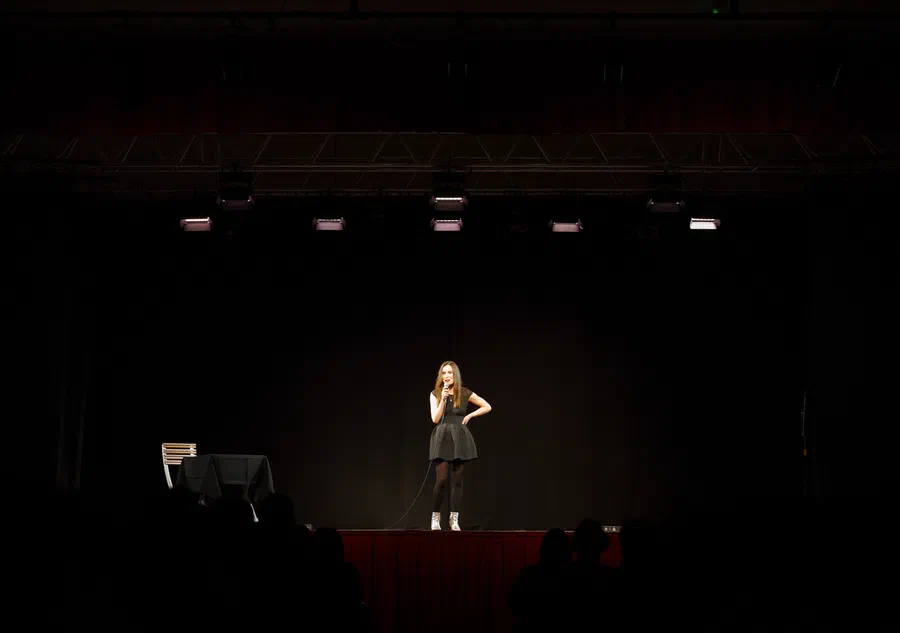 Projet Sarah Anna La Humoriste Spectacle - photo 15