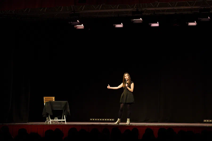 Projet Sarah Anna La Humoriste Spectacle - photo 12