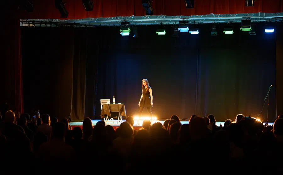 Projet Sarah Anna La Humoriste Spectacle - photo 05