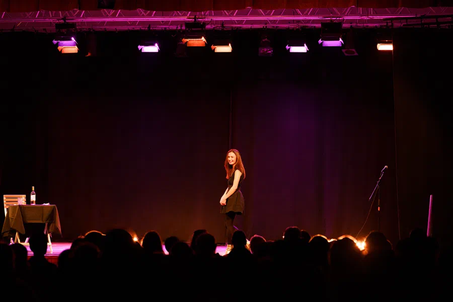 Projet Sarah Anna La Humoriste Spectacle - photo 03