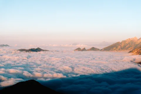 Pastel ocean of clouds