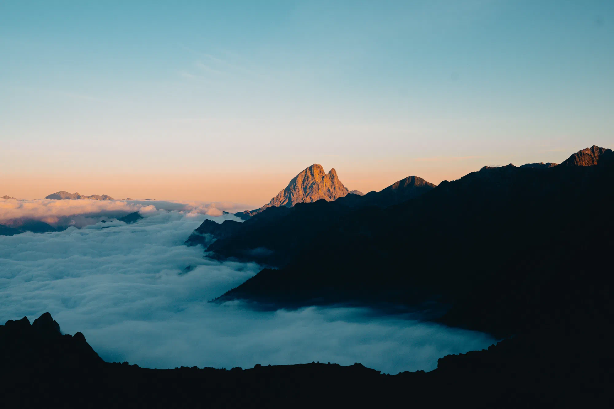 Pic du midi d'Ossau au lever du soleil