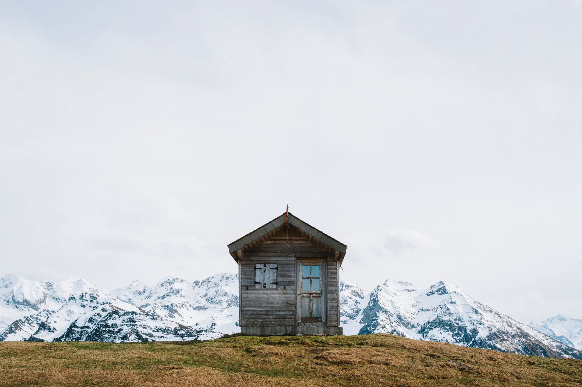 Cabane face aux cimes
