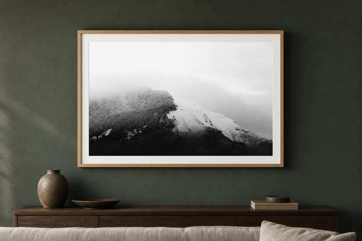 Crête blanche dans la brume