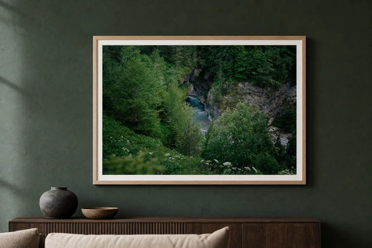 Gorge turquoise en forêt à Gavarnie