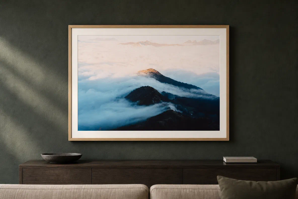 Îlot de montagne sur mer de nuages