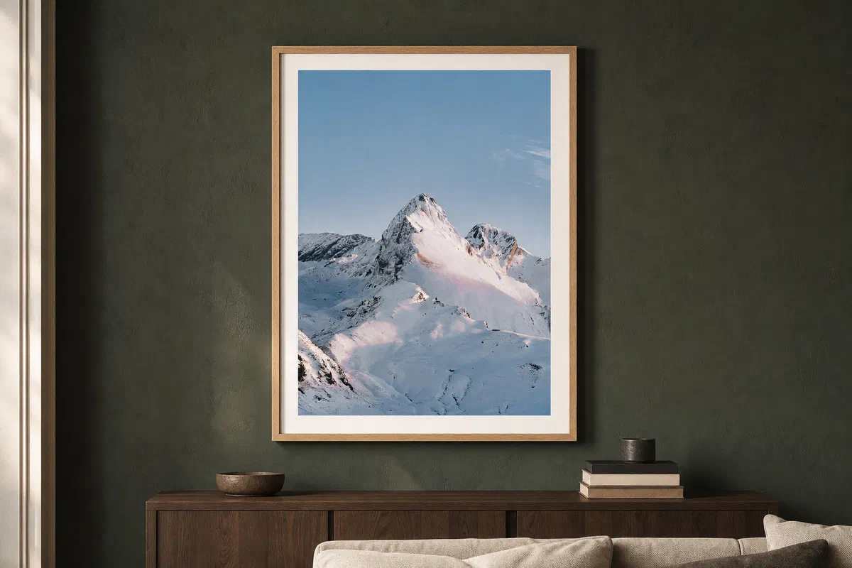 Sommet enneigé au couché de soleil au col d'aubisque